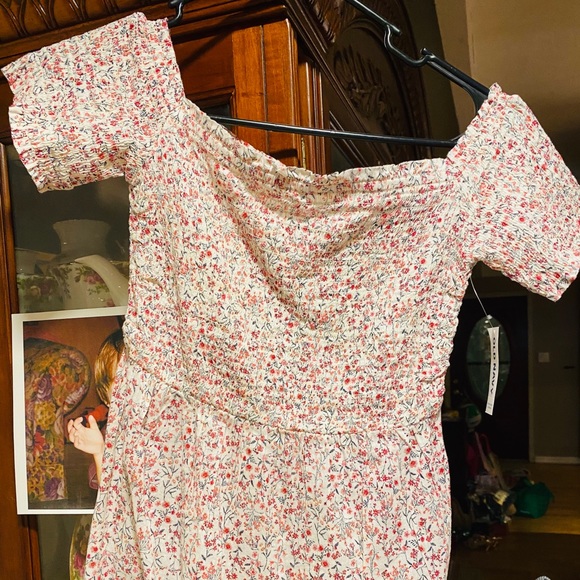 Old Navy Tops - Old Navy Flowered Off The Shoulder Top NWT SZ XS